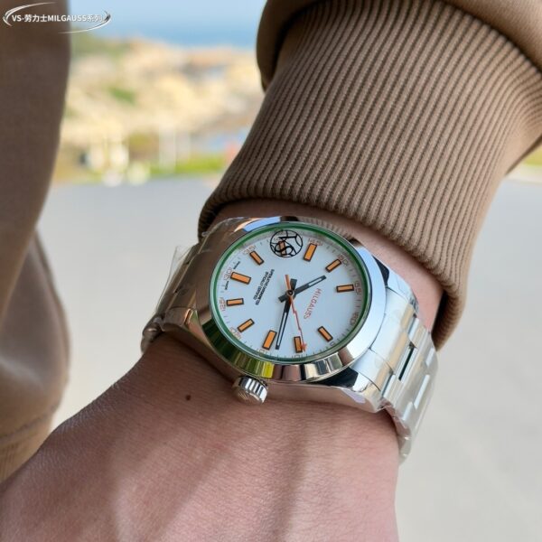 444 Milgauss 40mm M116400 VS