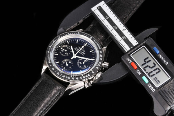 4(5) Omega Speedmaster Moonwatch 310.32.42.50.01.002 Black Dial