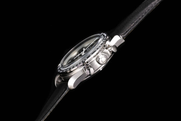 4(6) Omega Speedmaster Moonwatch 310.32.42.50.01.002 Black Dial