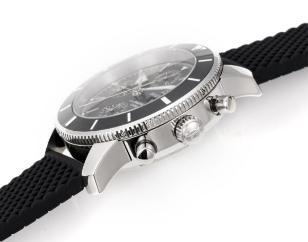 4(6) Breitling Superocean Heritage Chronograph 44 Black Dial