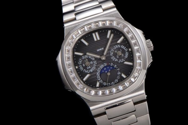 5(2) Patek Philippe Nautilus 5740/1G-001