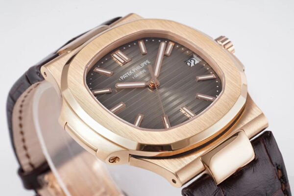 5(2) Patek Philippe Nautilus 5711 Dark brown gradient Dial PPF