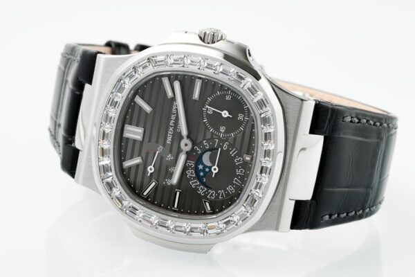 5(3) Patek Philippe Nautilus 5712 Dark Gray Dial PPF