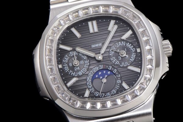 5(4) Patek Philippe Nautilus 5740/1G-001