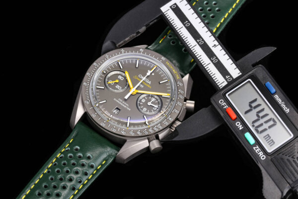 5(5) Omega Speedmaster 311.92.44.51.99.001 Grey Dial