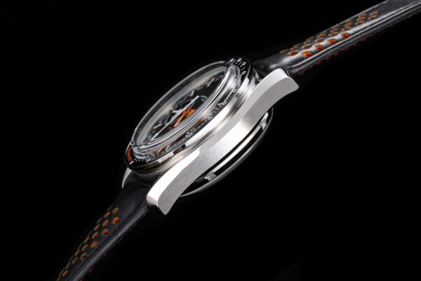 5(6) Omega Speedmaster Racing329.32.44.51.01.001 Orange Accents