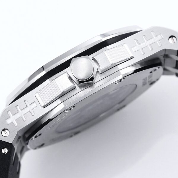 6 Royal Oak Offshore 15600 44mm