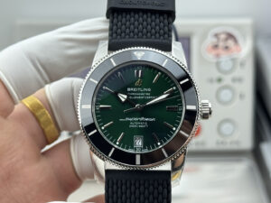6 Breitling Superocean Heritage B20 Automatic 42 Greed Dial GF