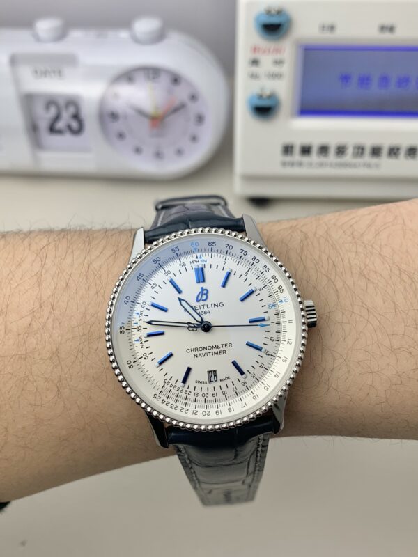 6(2) Breitling Navitimer Automatic 41 A173263A1G1P1