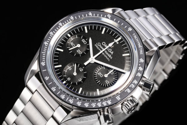 6(3) Omega Speedmaster Moonwatch 311.30.42.30.01.006 Black Dial