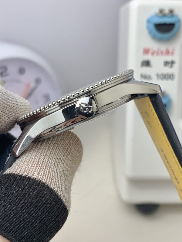 6(4) Breitling Navitimer Automatic 41 A173263A1G1P1