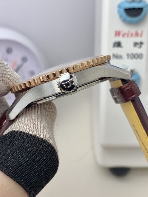 6(4) Breitling Navitimer Automatic 41 U17329F41G1P1