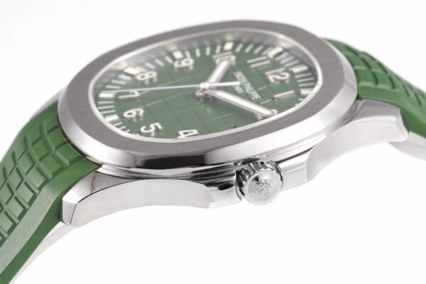 6(4) Patek Philippe Aquanaut 5168G-010 ZF
