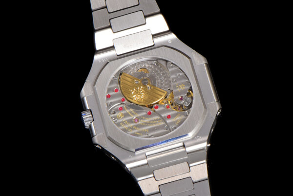 6(6) Patek Philippe Cubitus 5822 White Dial TWF