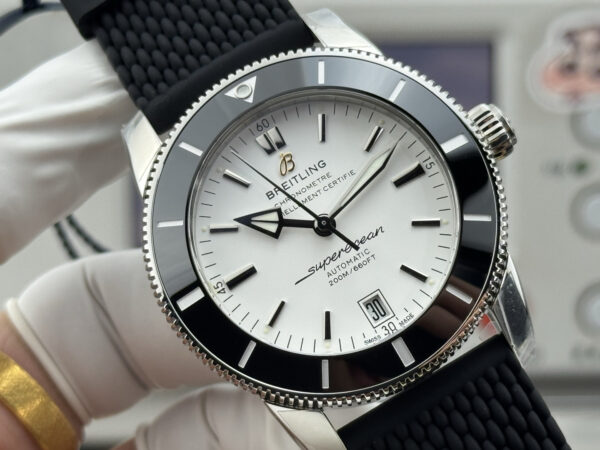 7(1) Breitling Superocean Heritage B20 Automatic 42 White Dial GF