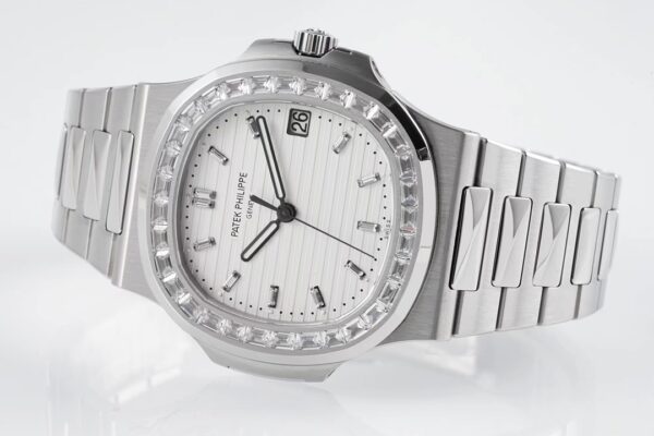 7(1) Patek Philippe Nautilus 5711 White Dial PPF