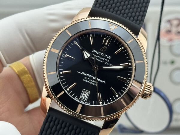 7(2) GF Breitling Superocean Heritage B20 Automatic 42 Black Dial