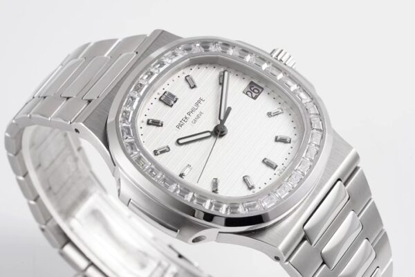 7(2) Patek Philippe Nautilus 5711 White Dial PPF