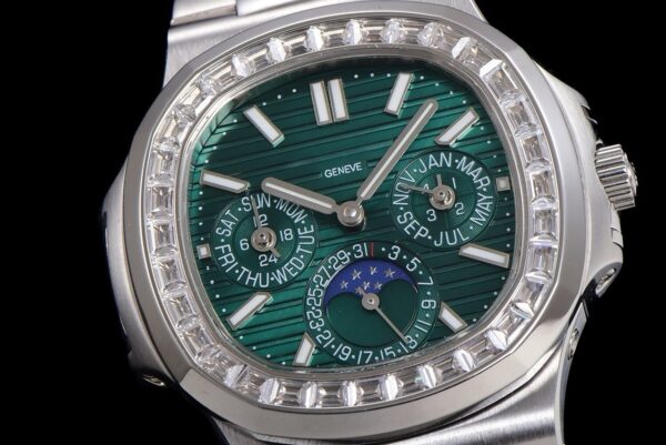7(2) Patek Philippe Nautilus 5740/1G-001