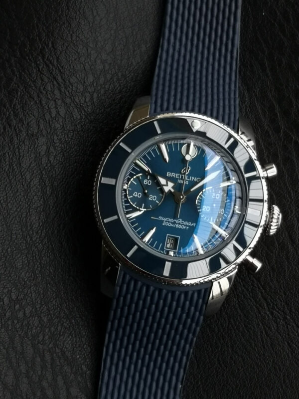 7(3) Breitling Superocean Heritage B01 Chronograph 42 Blue Dial