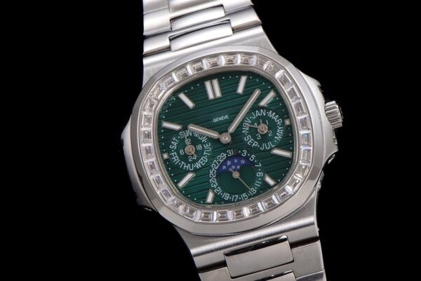 7(3) Patek Philippe Nautilus 5740/1G-001