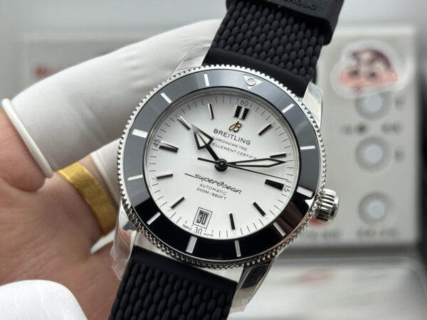 7(4) Breitling Superocean Heritage B20 Automatic 42 White Dial GF