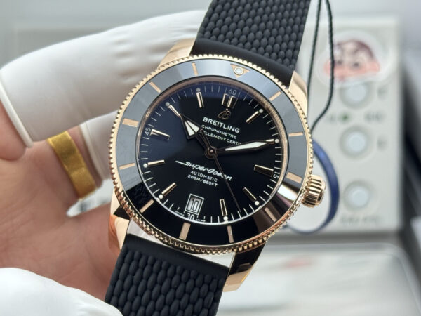 7(4) GF Breitling Superocean Heritage B20 Automatic 42 Black Dial