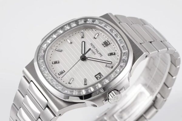 7(4) Patek Philippe Nautilus 5711 White Dial PPF