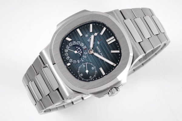 7(4) Patek Philippe Nautilus 5712/1A-001 Dark Blue Dial PPF