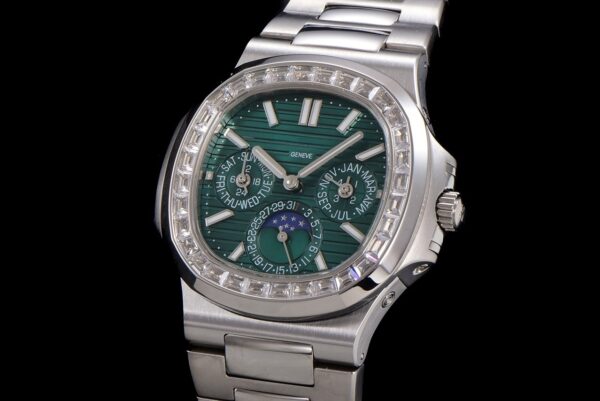 7(4) Patek Philippe Nautilus 5740/1G-001