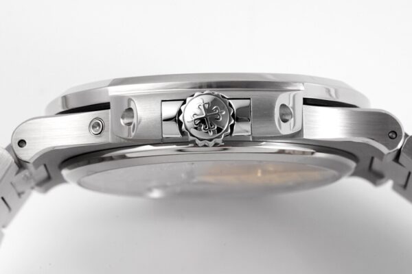 7(5) Patek Philippe Nautilus 5712/1A-001 Dark Blue Dial PPF
