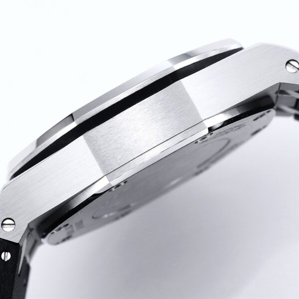 77 Royal Oak Offshore 15600 44mm