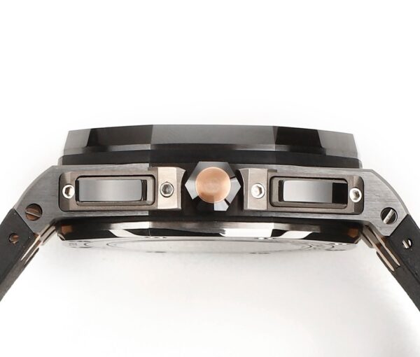 77 Royal Oak Offshore 44mm 26405CE JJF