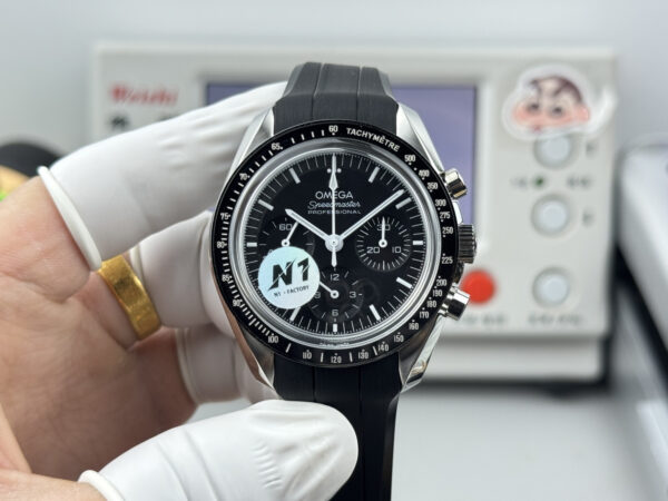 8 Omega Speedmaster Professional Moonwatch 310.32.42.50.01.002