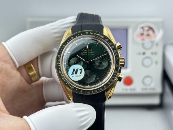 8 Omega Speedmaster Professional Moonwatch 310.63.42.50.10.001