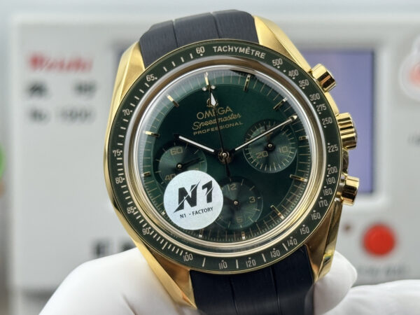 8(1) Omega Speedmaster Professional Moonwatch 310.63.42.50.10.001