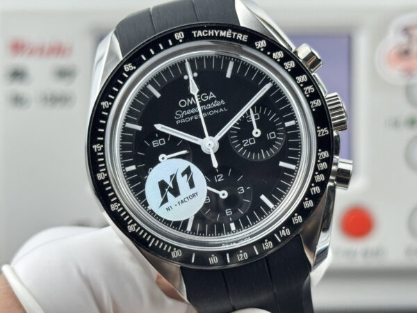 8(1) Omega Speedmaster Professional Moonwatch 310.32.42.50.01.002