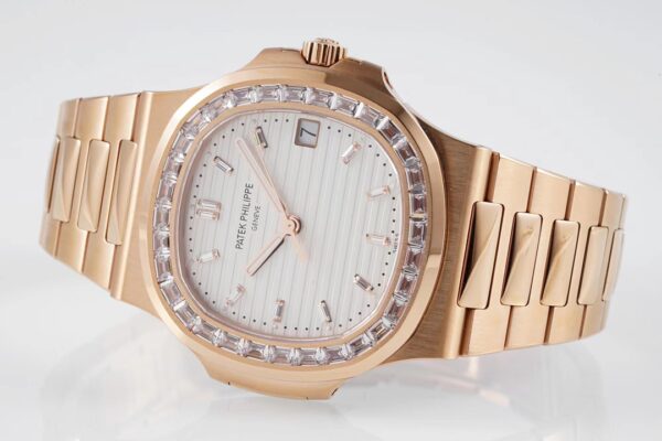 8(1) Patek Philippe Nautilus 5711 White Dial PPF