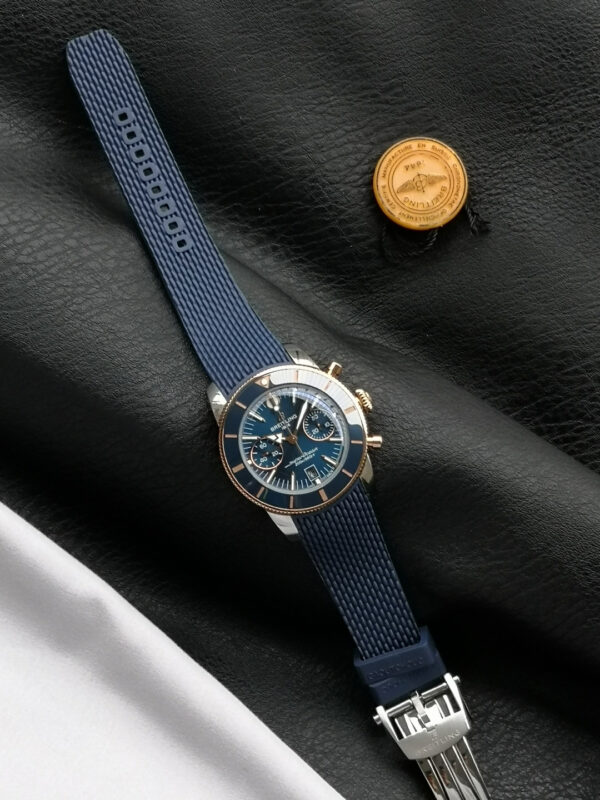 8(2) Breitling Superocean Heritage B01 Chronograph 42 Blue Dial