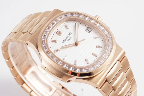 8(2) Patek Philippe Nautilus 5711 White Dial PPF