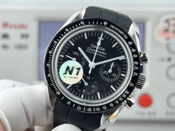 8(2) Omega Speedmaster Professional Moonwatch 310.32.42.50.01.002