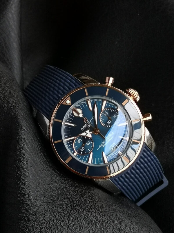 8(3) Breitling Superocean Heritage B01 Chronograph 42 Blue Dial
