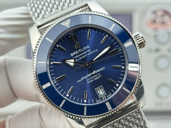 8(3) GF Breitling Superocean Heritage B20 Automatic 42 Blue Dial