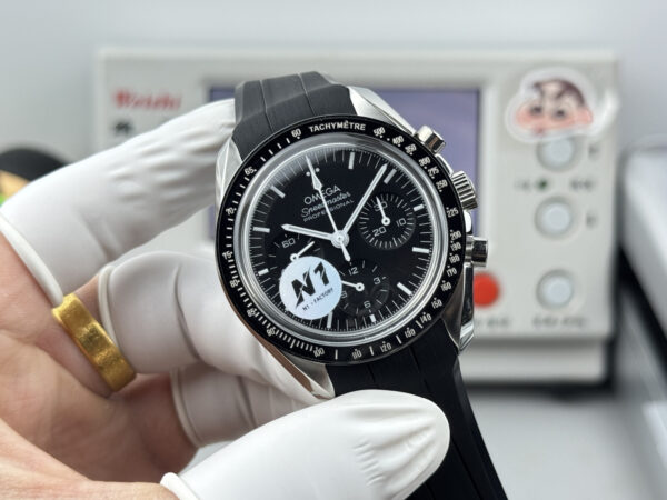 8(3) Omega Speedmaster Professional Moonwatch 310.32.42.50.01.002