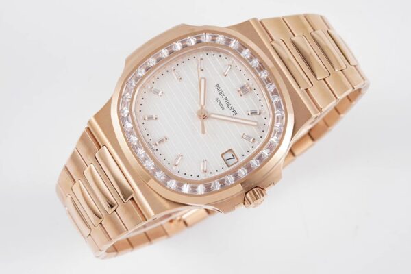 8(4) Patek Philippe Nautilus 5711 White Dial PPF