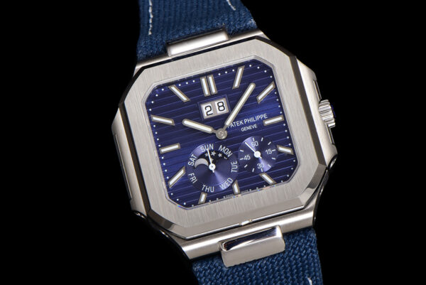 8(4) Patek Philippe Cubitus 5822 Blue Dial TWF