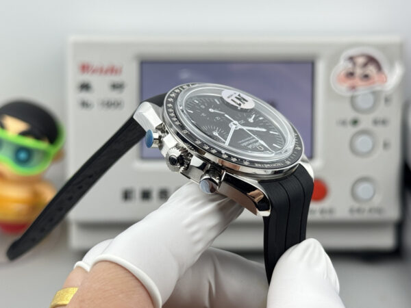 8(5) Omega Speedmaster Professional Moonwatch 310.32.42.50.01.002