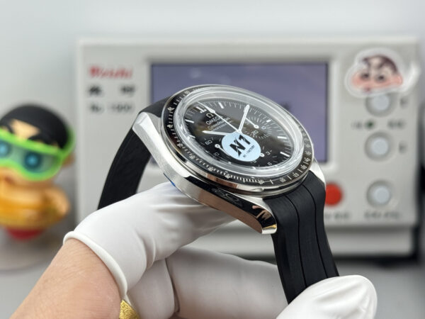 8(6) Omega Speedmaster Professional Moonwatch 310.32.42.50.01.002
