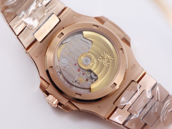 8(8) Patek Philippe Nautilus 5711 White Dial PPF