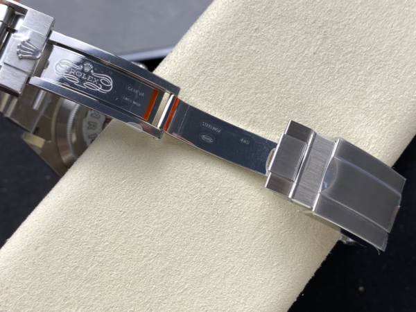 9601bc36-8a6f-43c4-a9b2-59c57757ffc2 ExplorerII 42mm M226570 ARF